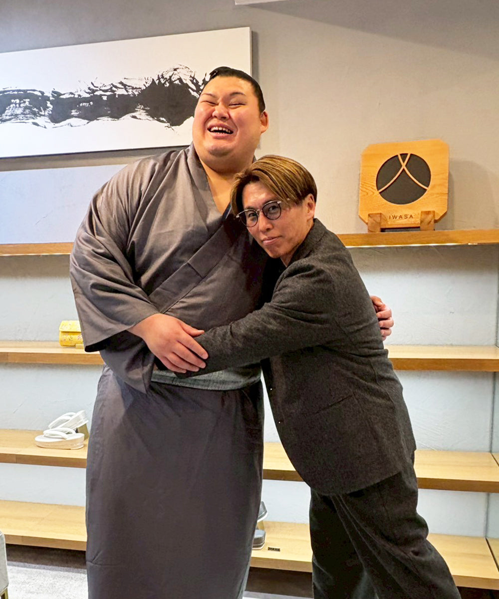 横綱・大の里関が草履をお受け取りにご来店くださいました!