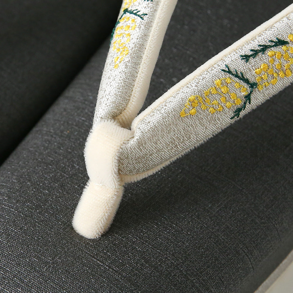 草履|ミモザ刺繡の草履|すなおモデル 岩佐オフィシャルショップ<フォーマルバッグ・和装バッグ・草履>【公式サイト】