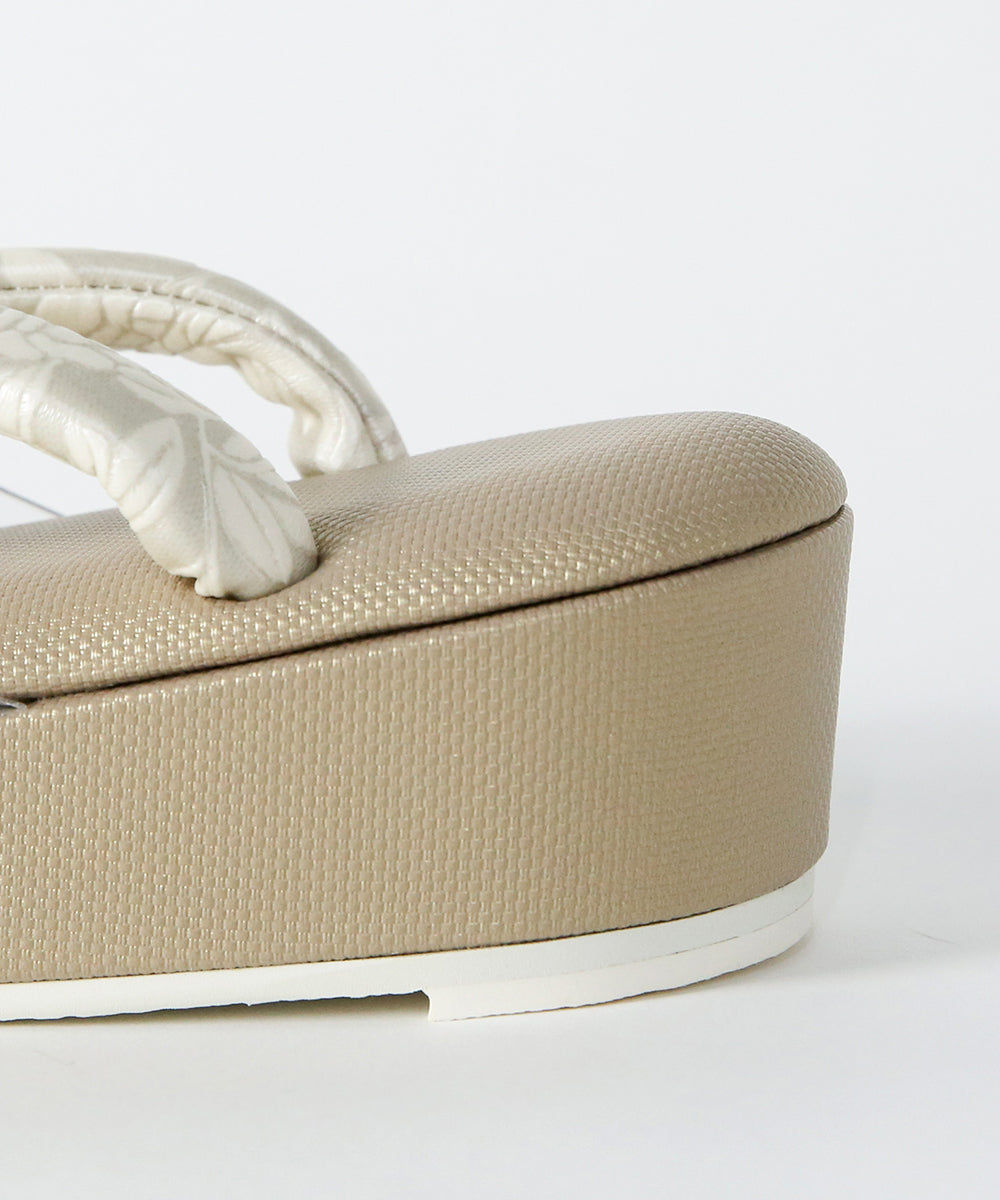 草履|きちんとした日にも履ける雨草履