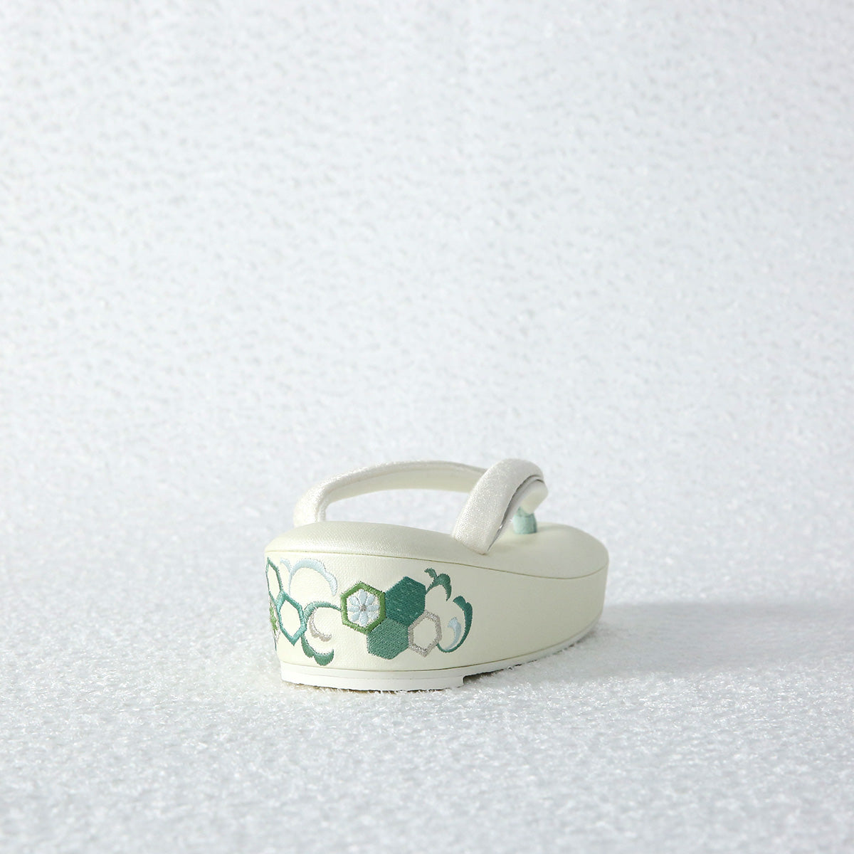 即納品|草履|亀甲柄 京刺繍