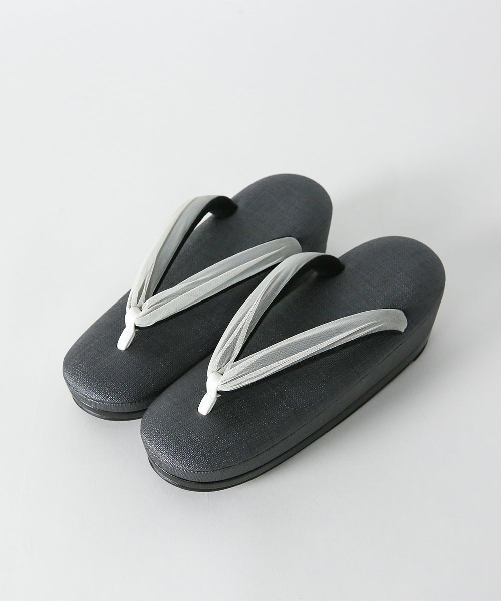 草履|透明感を纏うチュール鼻緒の草履