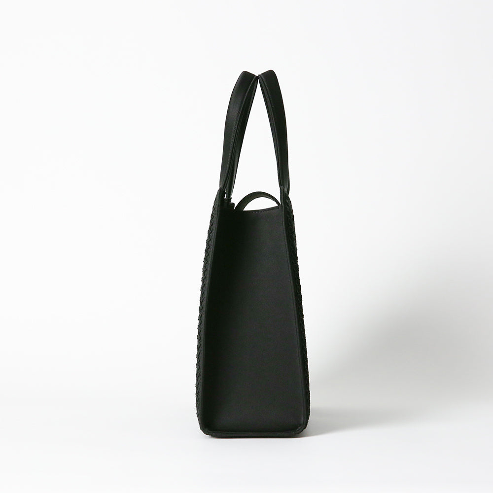 インナーマグネットコード刺繍トート型フォーマルバッグ