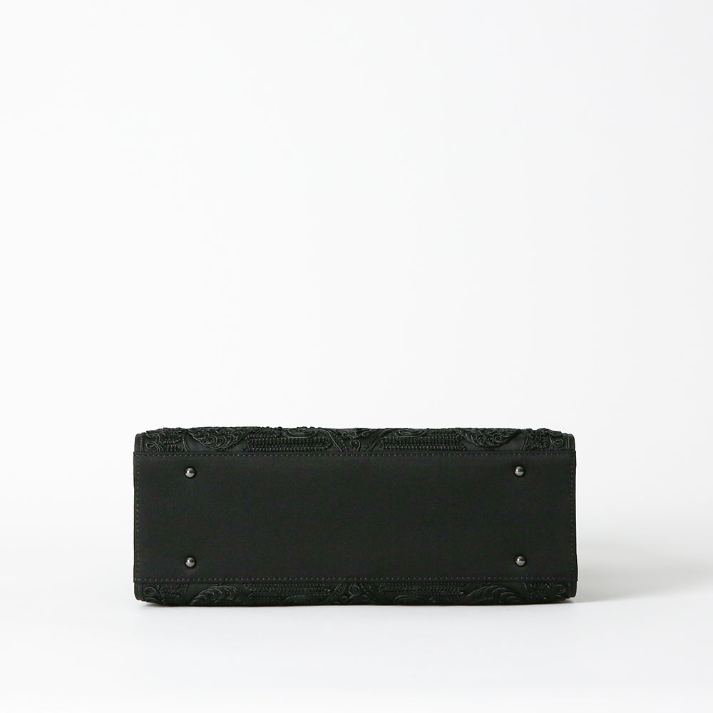 インナーマグネットコード刺繍トート型フォーマルバッグ