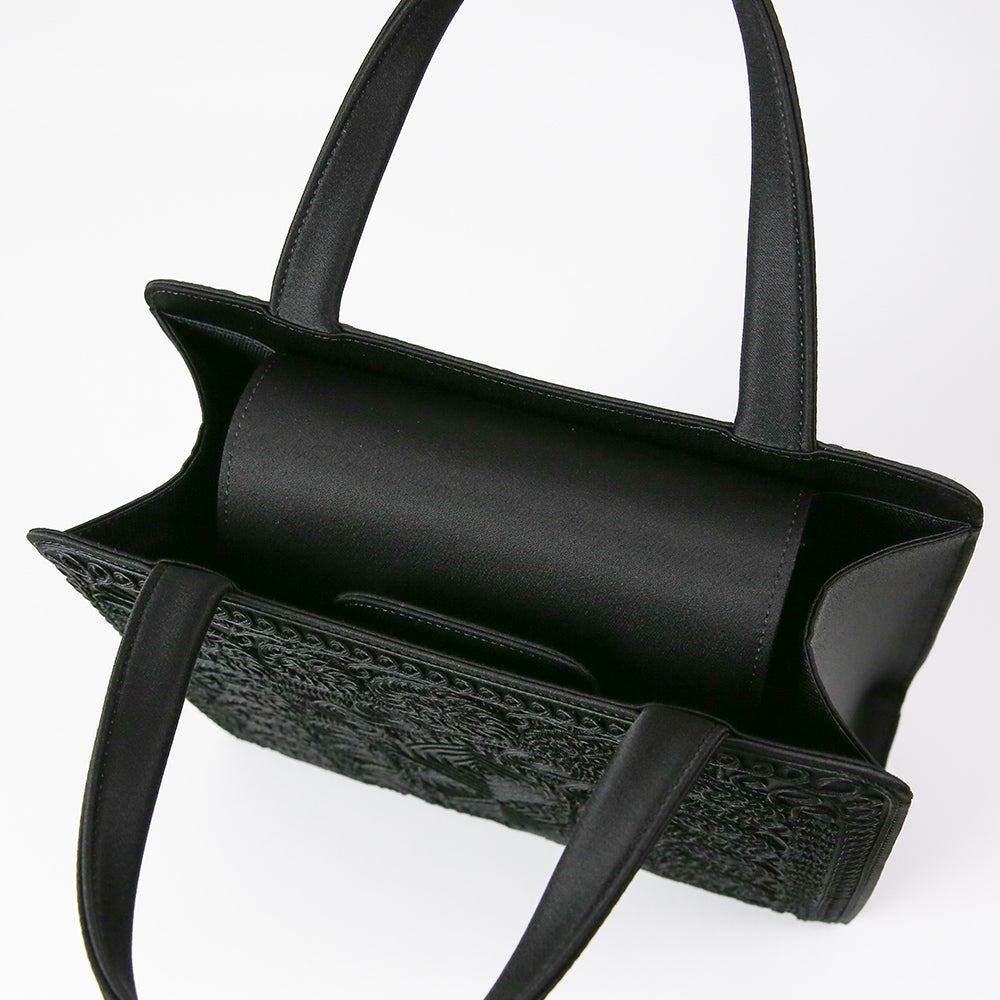 インナーマグネットコード刺繍トート型フォーマルバッグ