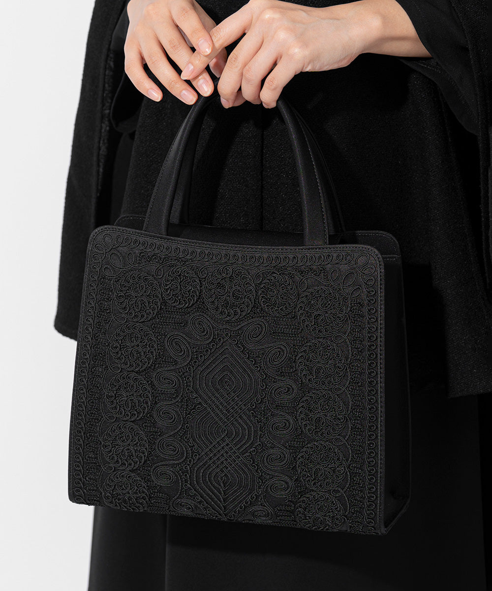 インナーマグネットコード刺繍トート型フォーマルバッグ