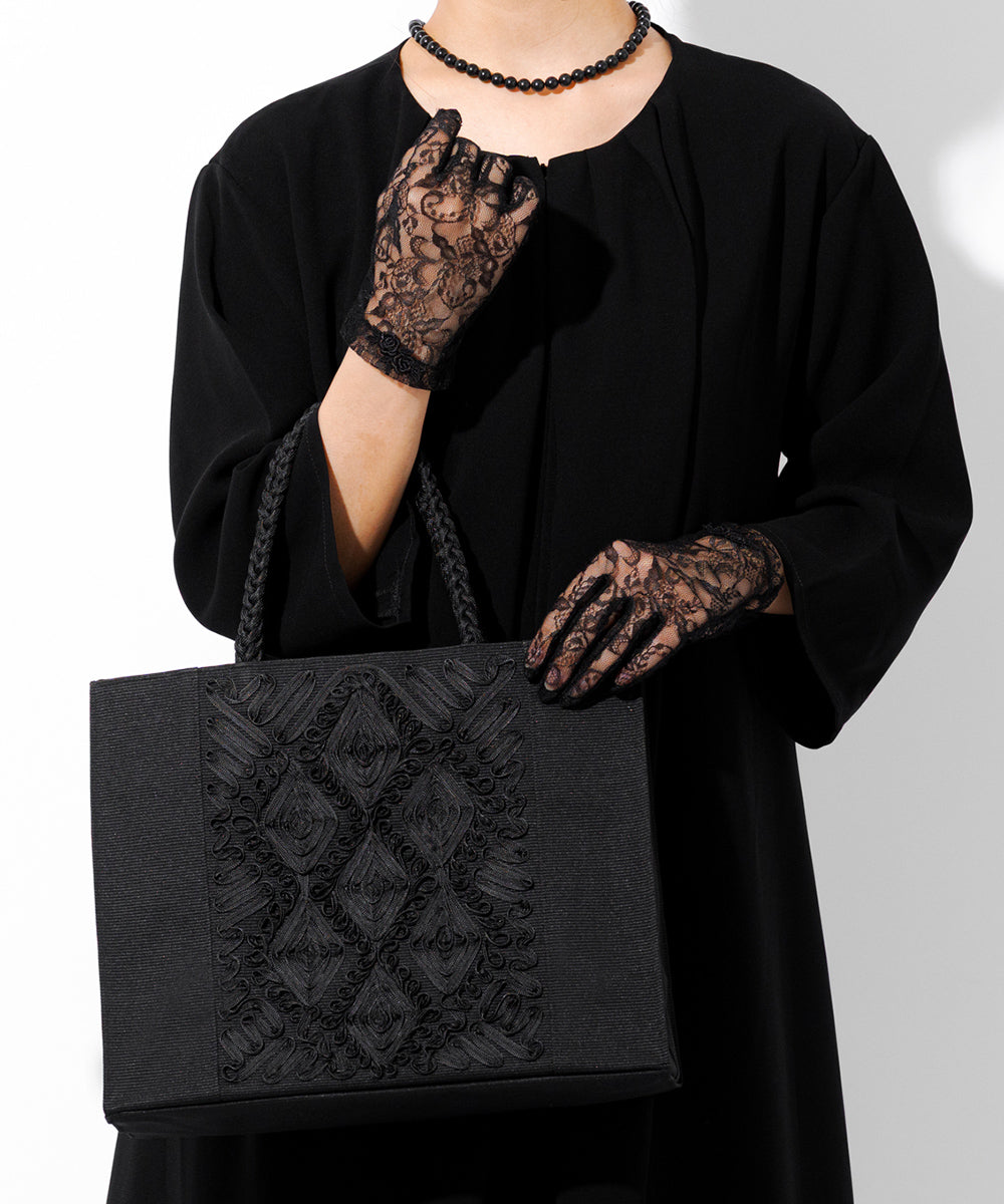 【美品 】メゾンマルジェラ ハンドバッグ 刺繍 レザー ブラック メゾンマルジェラ ハンドバッグ ショルダーバッグ[品番：AXEB0022833