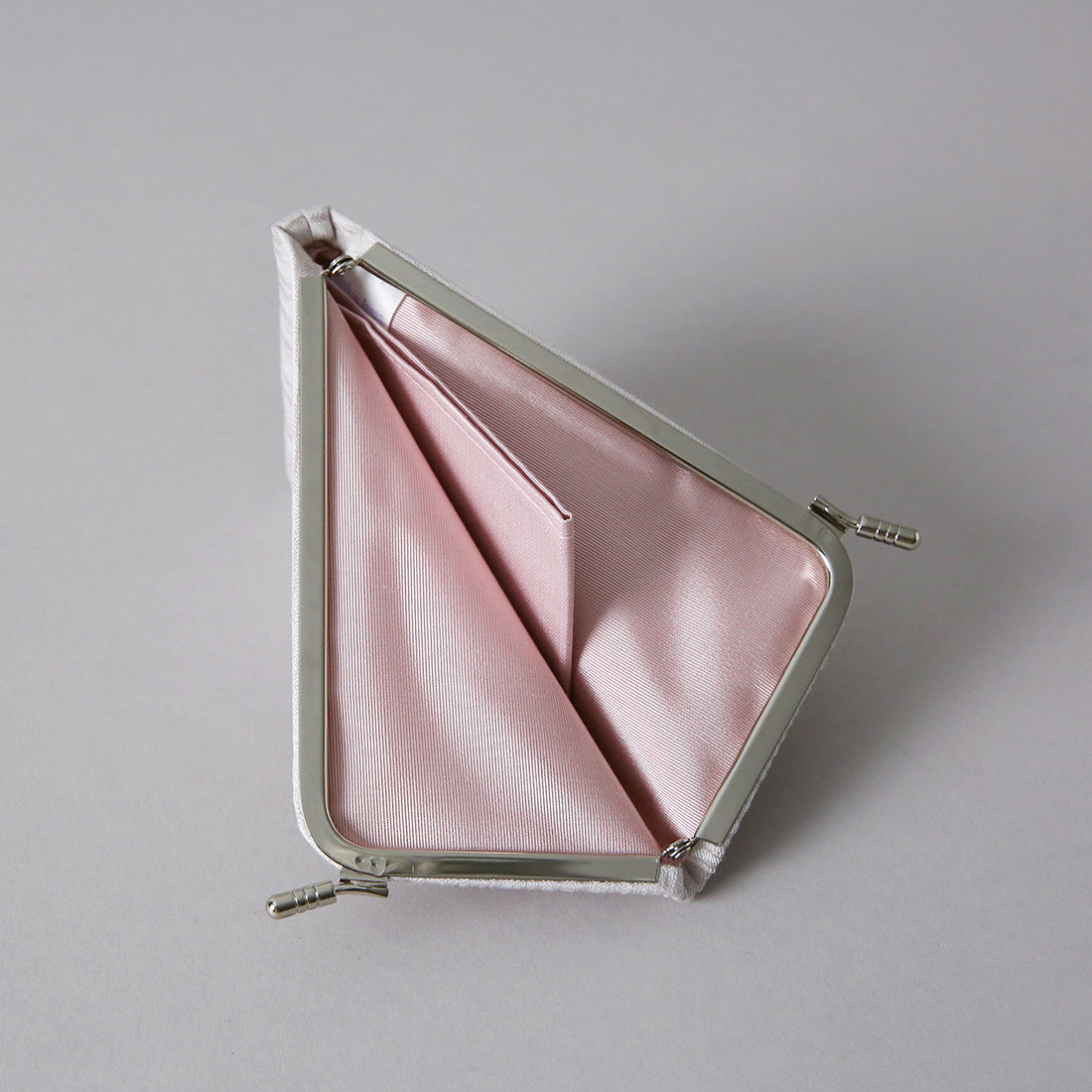 さふらん -SAFURAN- ウォレット|すなおモデル 岩佐オフィシャルショップ<フォーマルバッグ・和装バッグ・草履>【公式サイト】