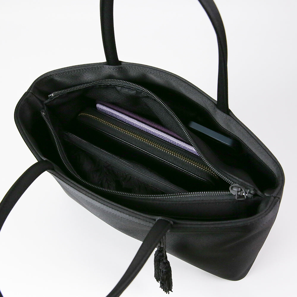 タッセル付き三室構造トートバッグ