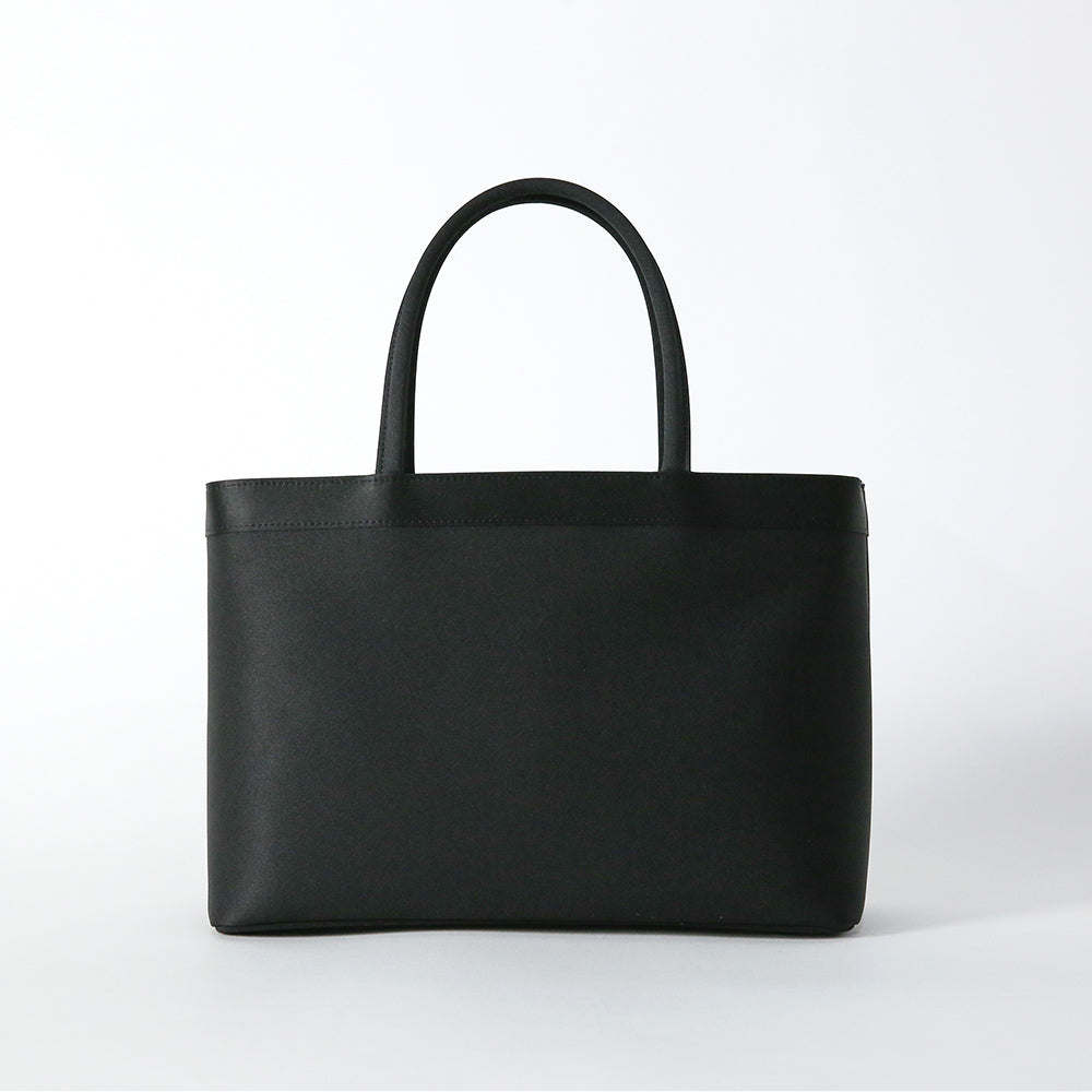 タッセル付き三室構造トートバッグ