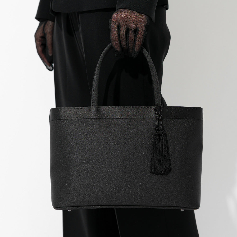 タッセル付き三室構造トートバッグ
