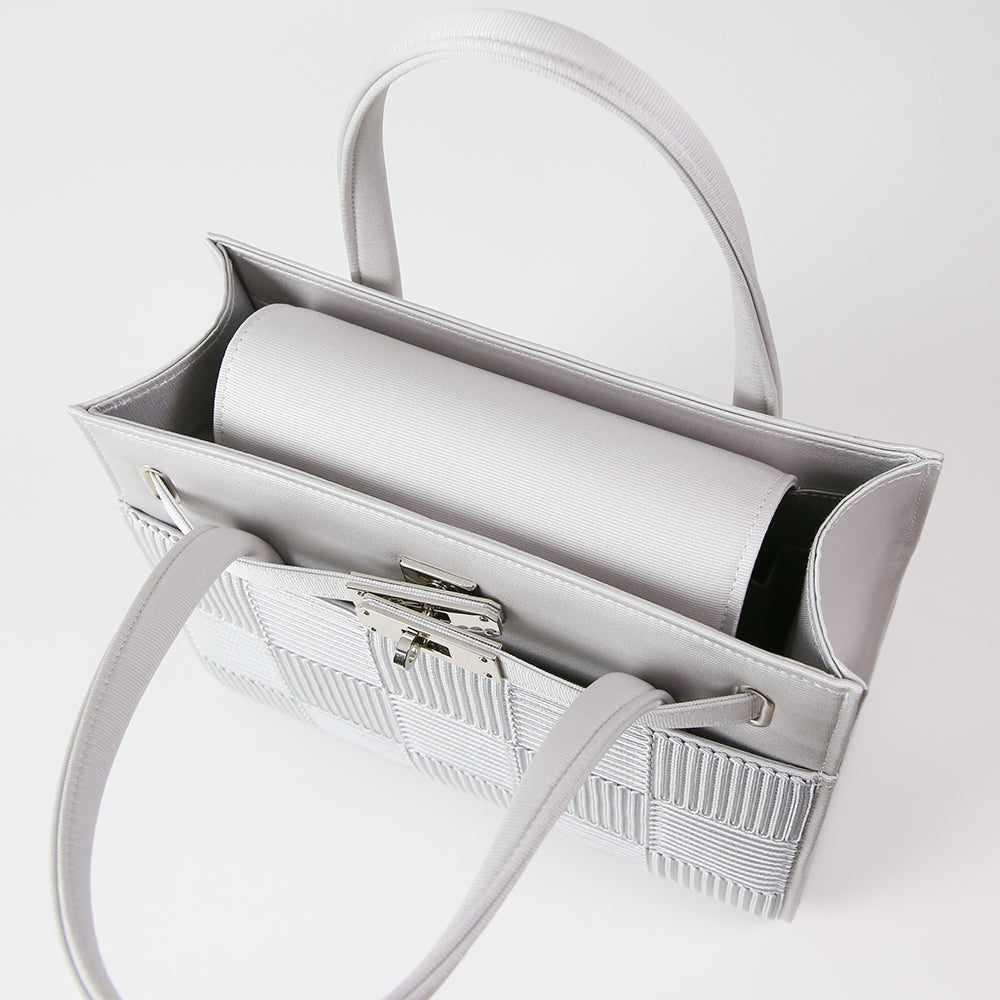 スクエアコード刺繍バッグ|小砂モデル 岩佐オフィシャルショップ<フォーマルバッグ・和装バッグ・草履>【公式サイト】