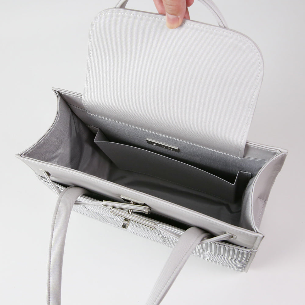 スクエアコード刺繍バッグ|小砂モデル 岩佐オフィシャルショップ<フォーマルバッグ・和装バッグ・草履>【公式サイト】