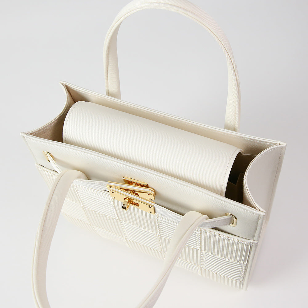 スクエアコード刺繍バッグ|小砂モデル 岩佐オフィシャルショップ<フォーマルバッグ・和装バッグ・草履>【公式サイト】