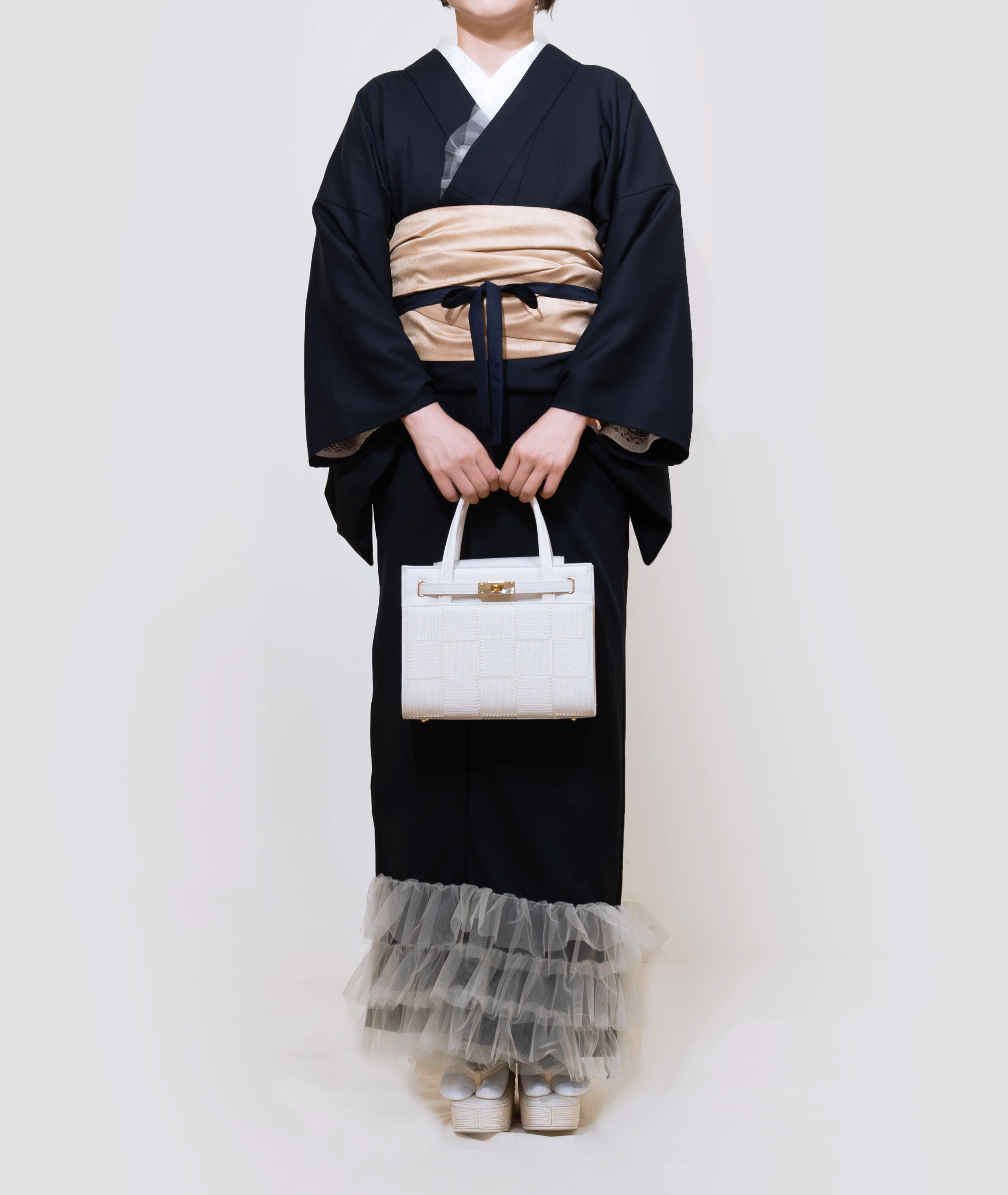 Square cord embroidered bag | Kosuna model