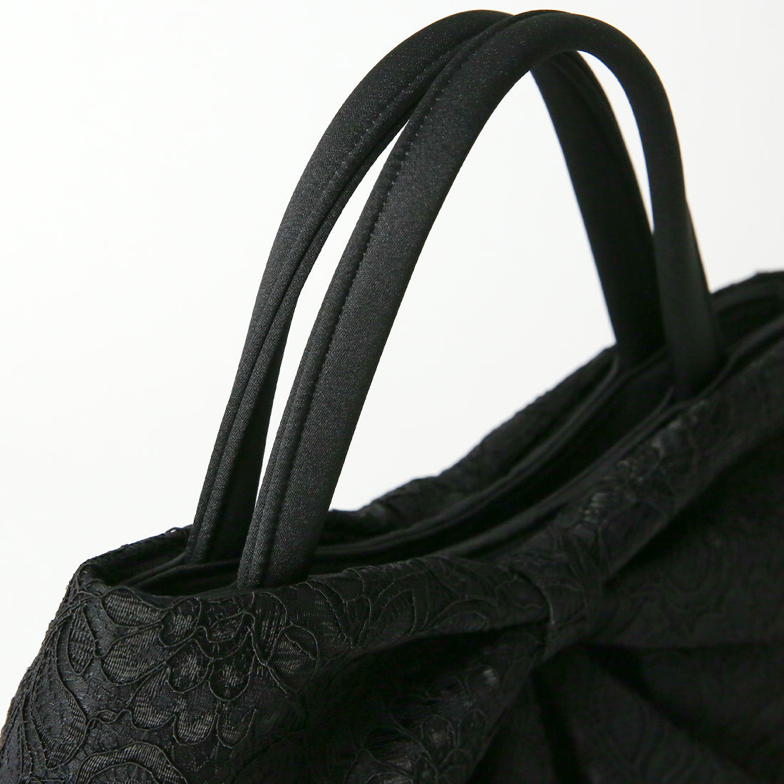 Cord Lace Bag with Ribbon Motif (Black)