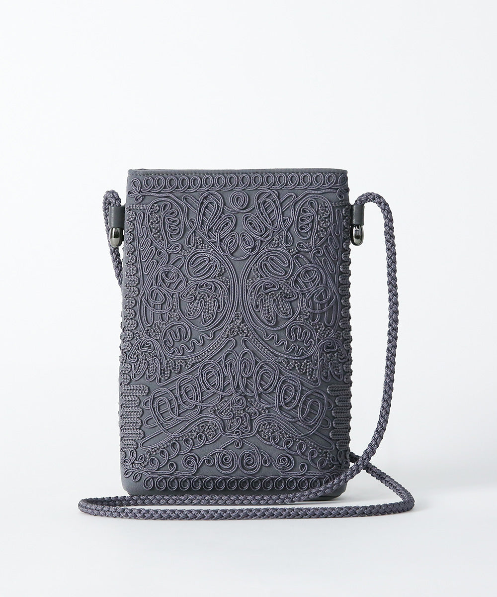 コード刺繍ポシェット