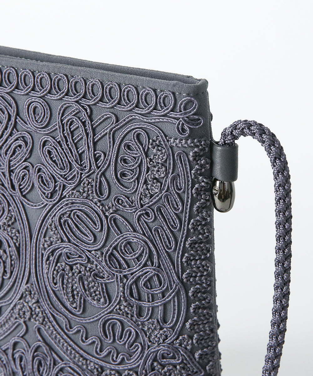 コード刺繍ポシェット