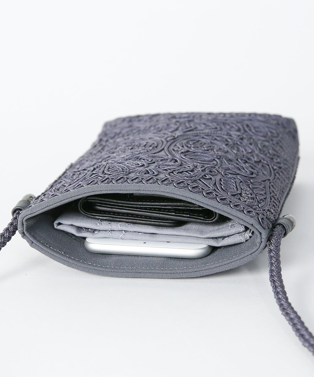 コード刺繍ポシェット