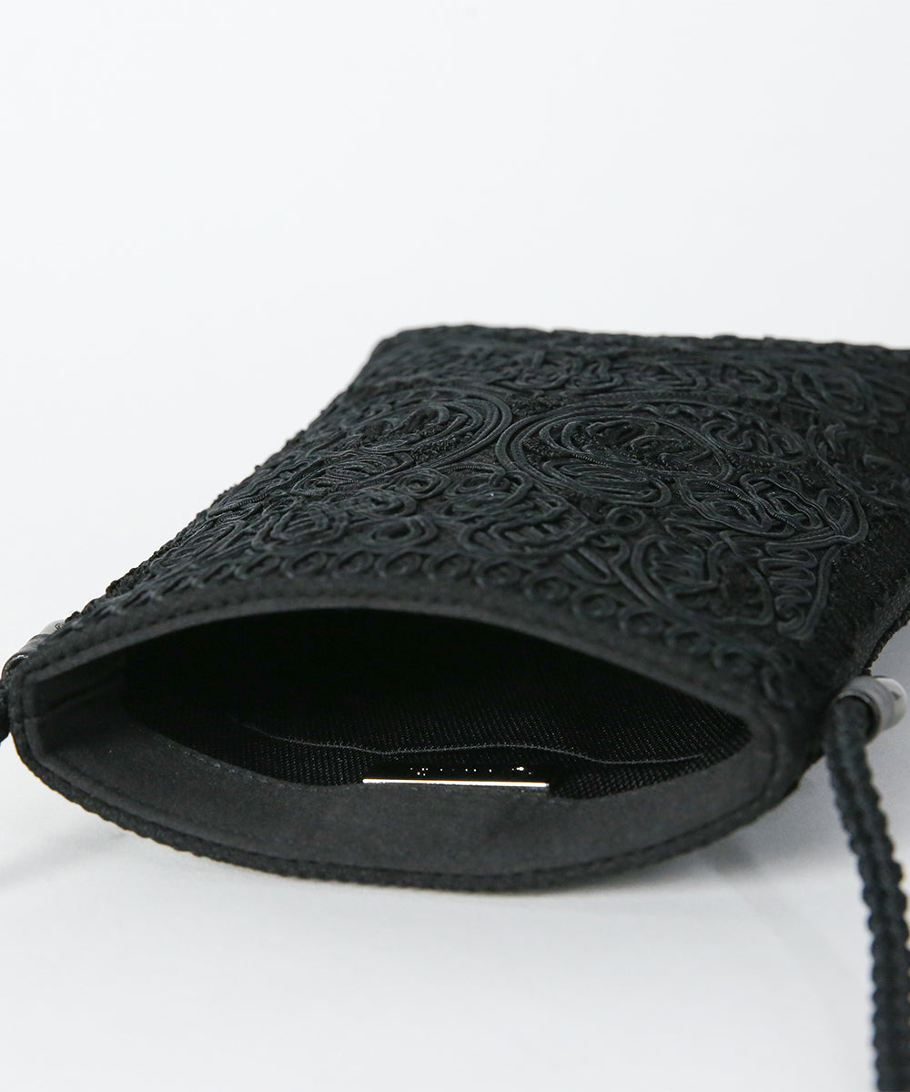 コード刺繍ポシェット