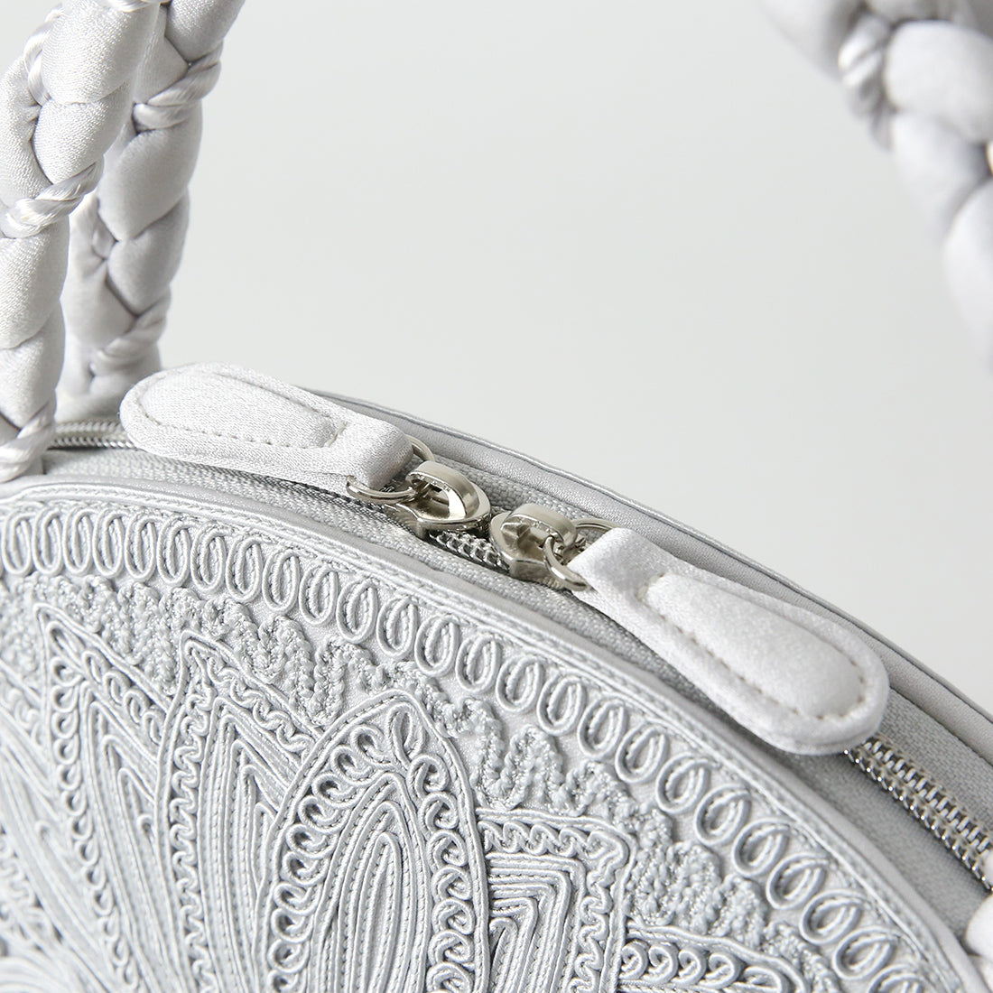 コード刺繍ハンドバッグ