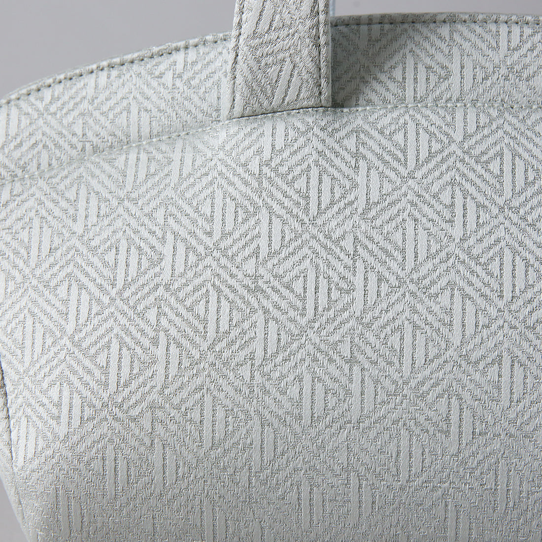 シェル プラチナム【美しい所作をさり気なくサポートしてくれるバッグ‐LOW-】