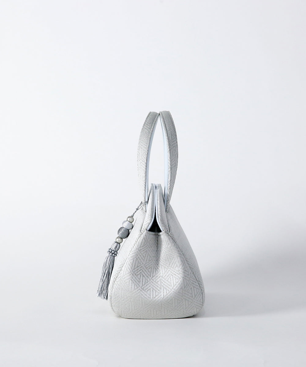 Shell Platinum - A bag that elegantly supports graceful movements - LOW -