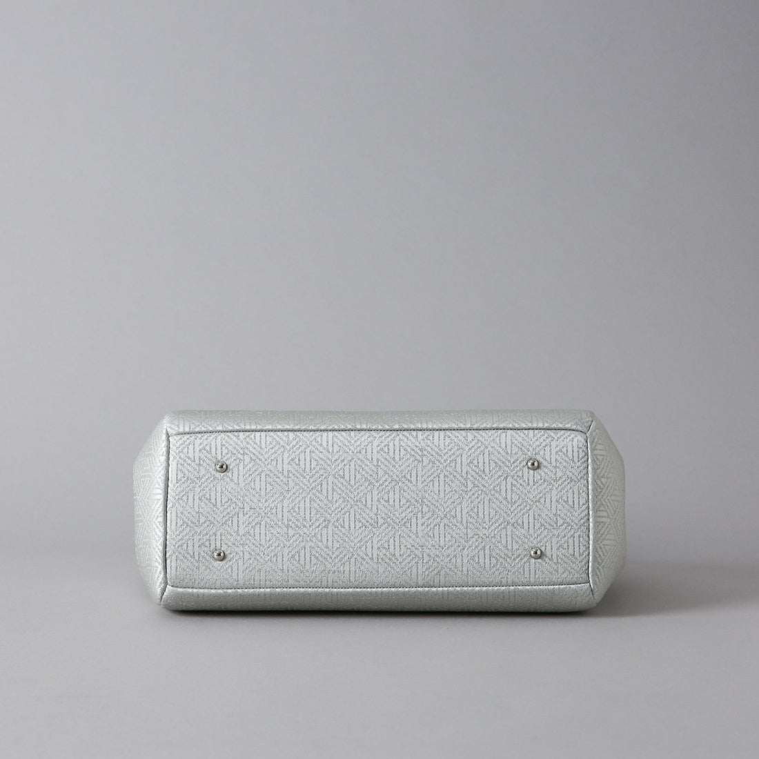 シェル プラチナム【美しい所作をさり気なくサポートしてくれるバッグ‐LOW-】