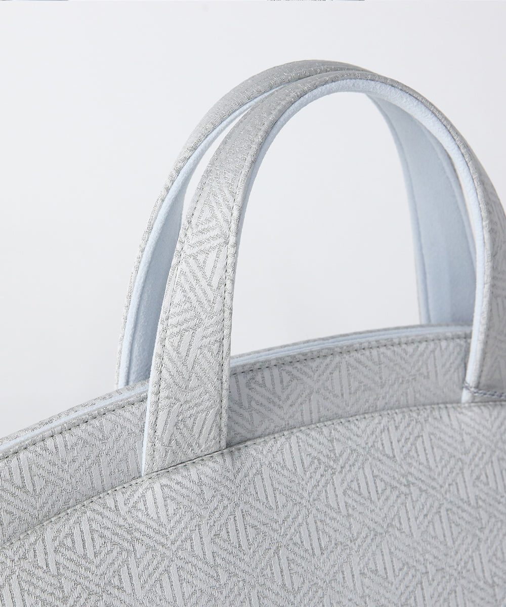Shell Platinum - A bag that elegantly supports graceful movements - LOW -