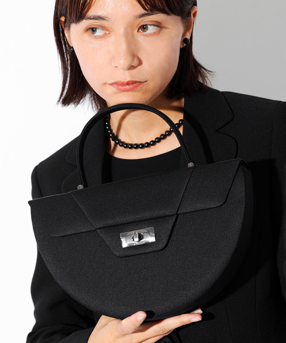 ハーフ・ムーン ノワール