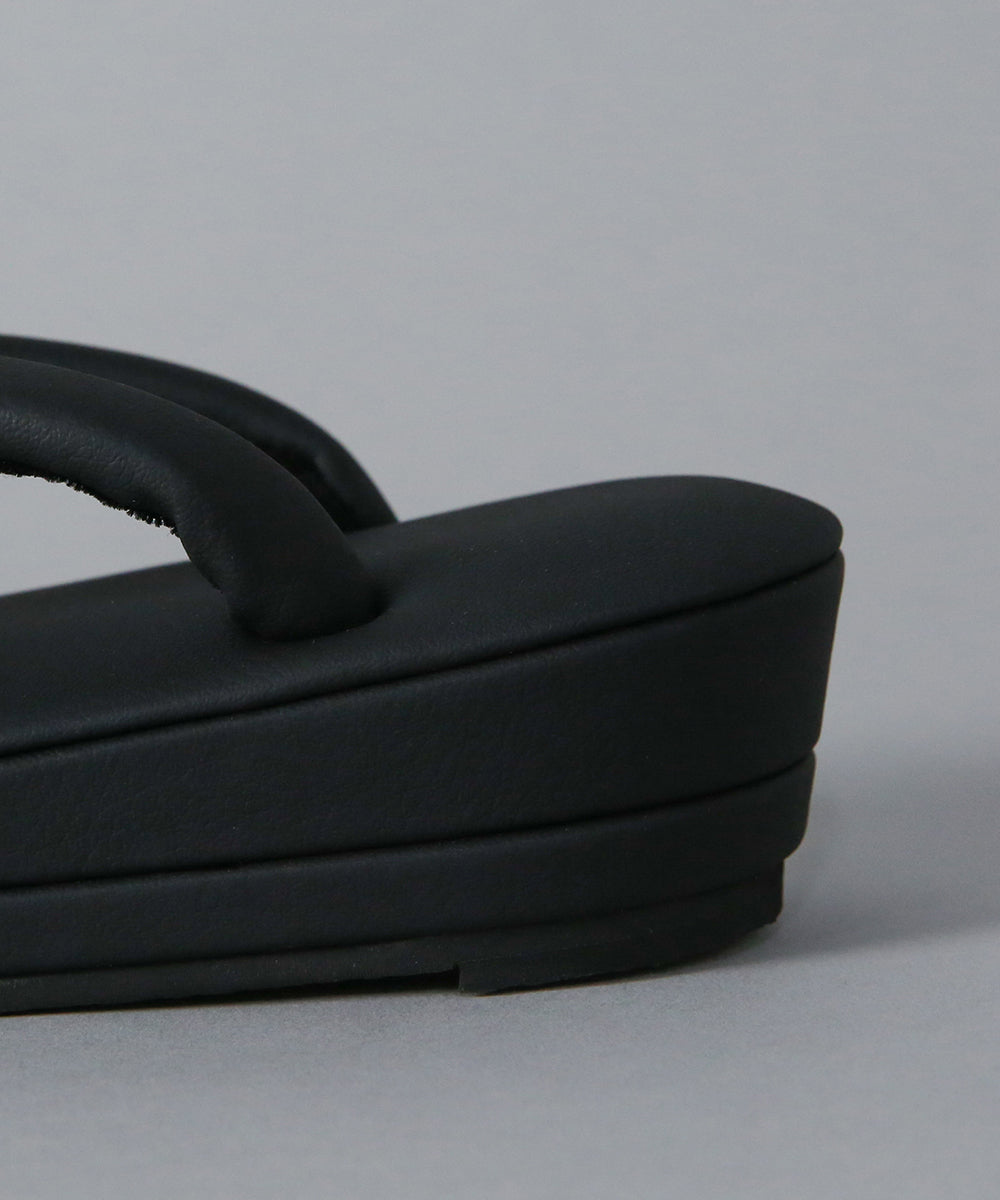 ``Easy to walk'' mourning sandals