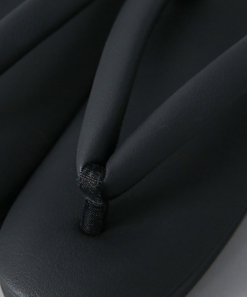 ``Easy to walk'' mourning sandals