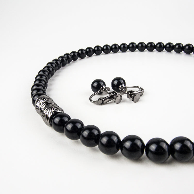 【バッグまたは草履と同時購入でお得なセット割】天然8mmジェット ネックレス&イヤリング(ピアス) 2点セット 岩佐オフィシャルショップ<フォーマルバッグ・和装バッグ・草履>【公式サイト】