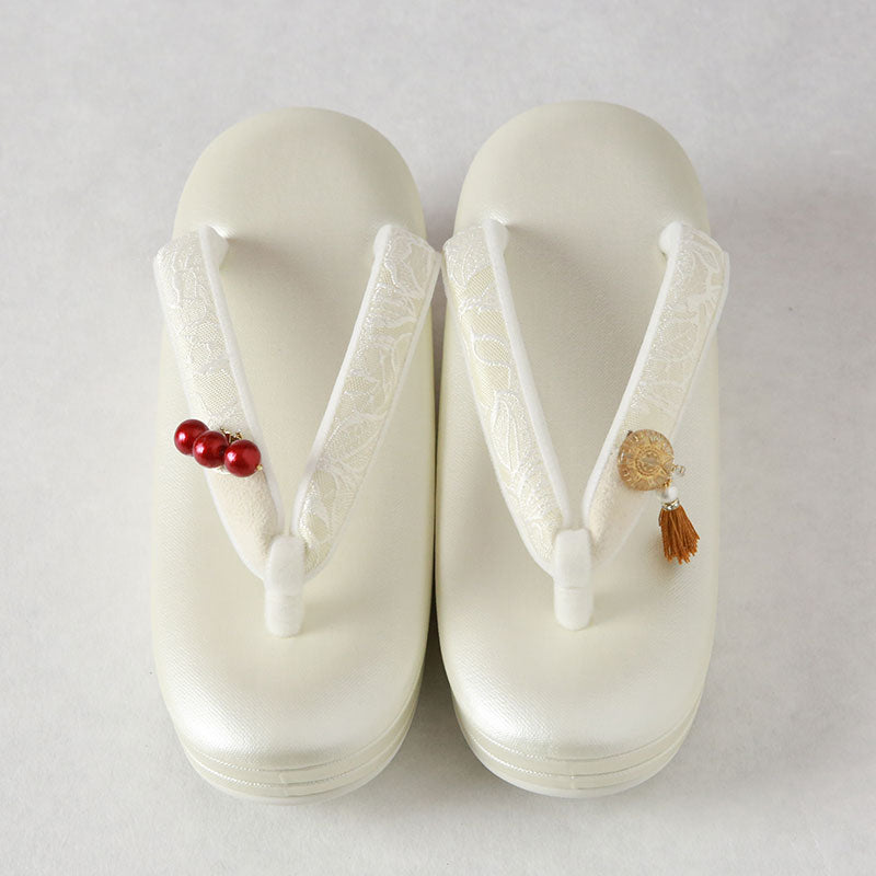 3粒コットンパール|小砂モデル 岩佐オフィシャルショップ<フォーマルバッグ・和装バッグ・草履>【公式サイト】