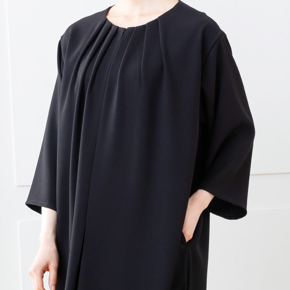 タックデザインゆったり前開きワンピース