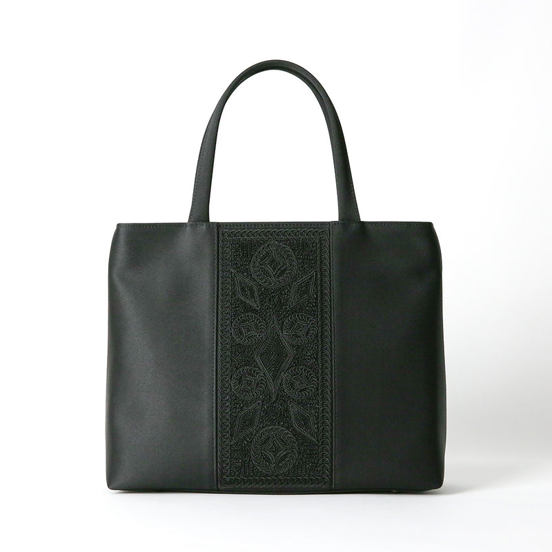 Cord embroidery switching tote bag