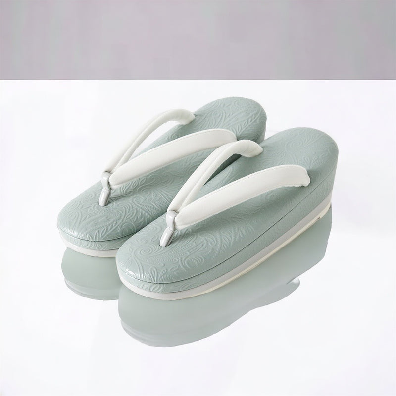 Zori sandals | Embossed paisley