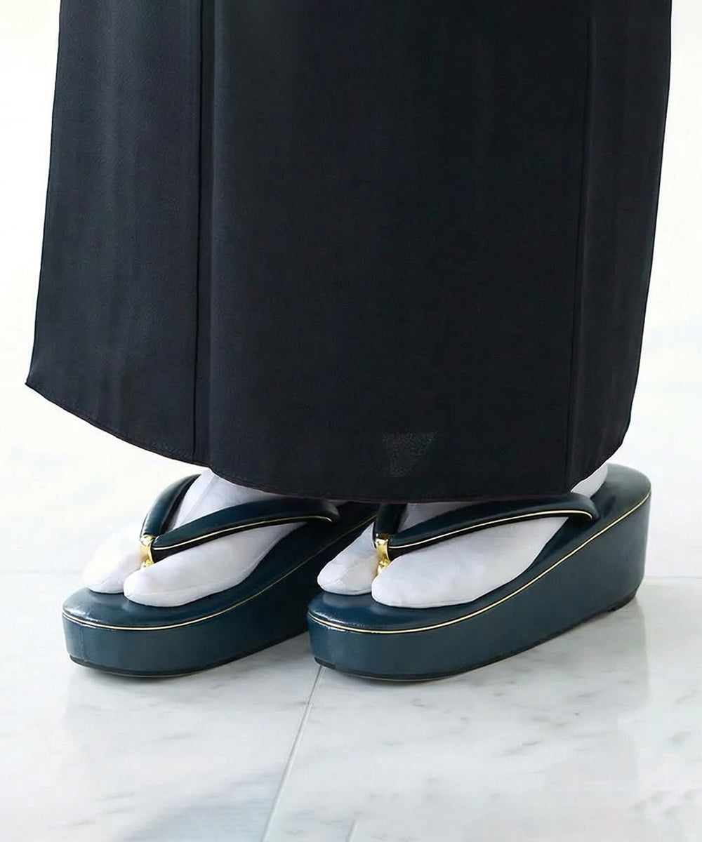 草履｜ゴールドラインが映えるモダンな格子柄