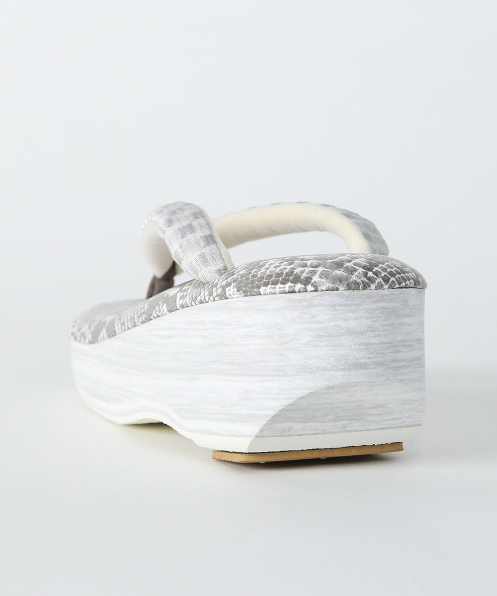 草履｜IWASA×カレンブロッソ　パイソン柄　博多織鼻緒（ライトグレー）