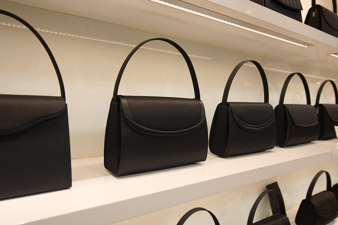 How to choose a formal bag