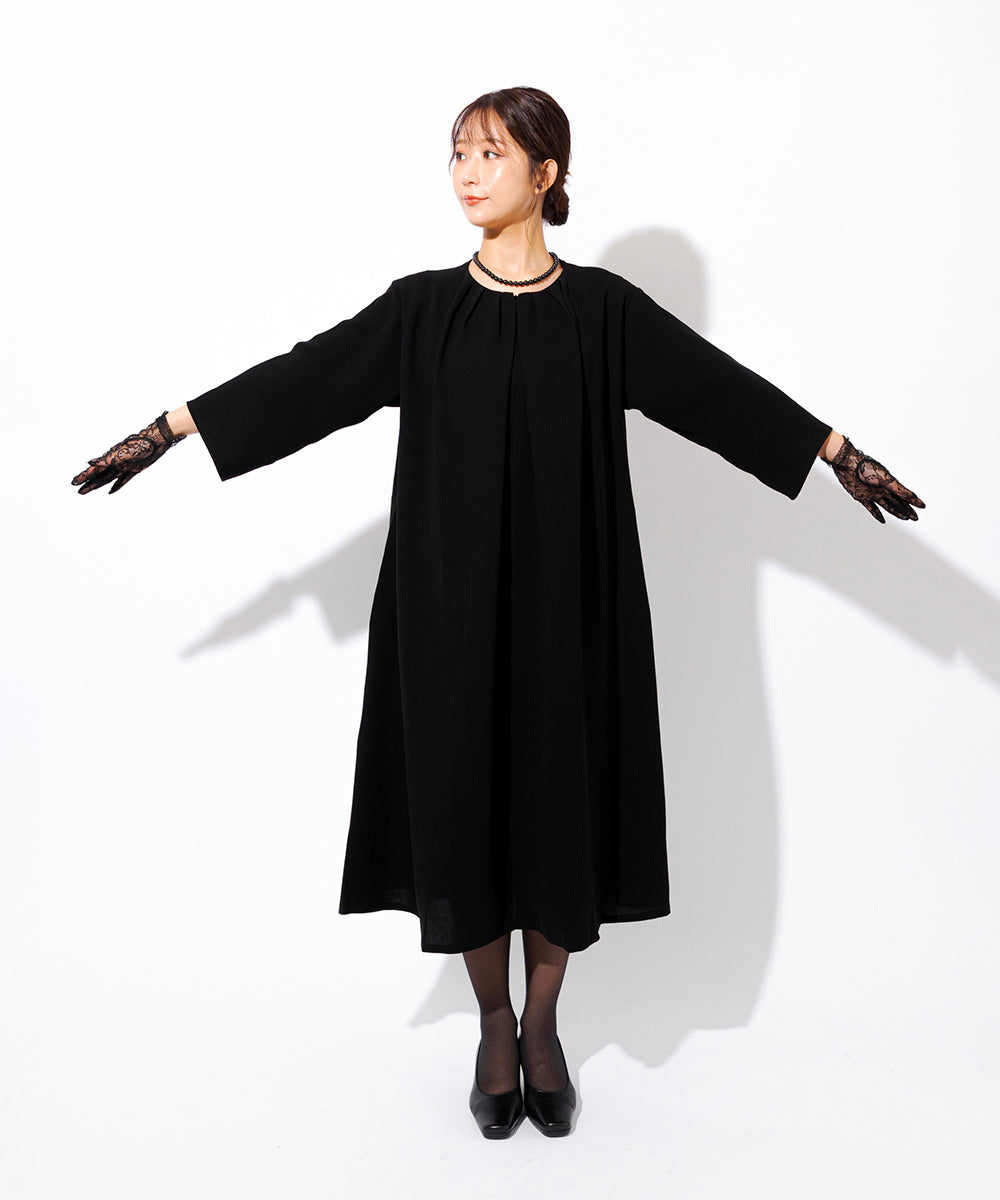 タックデザインゆったり前開きワンピース