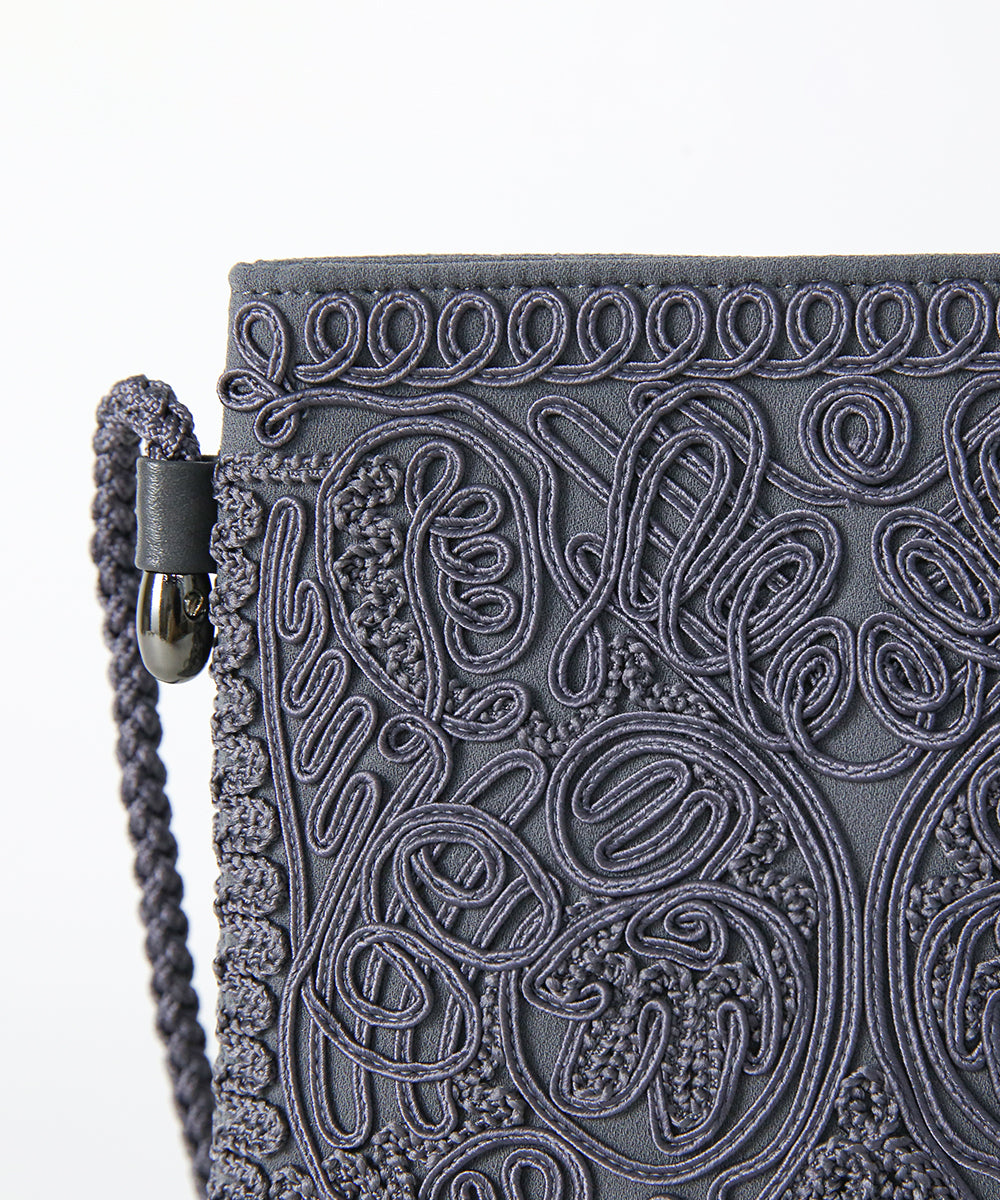 コード刺繍ポシェット