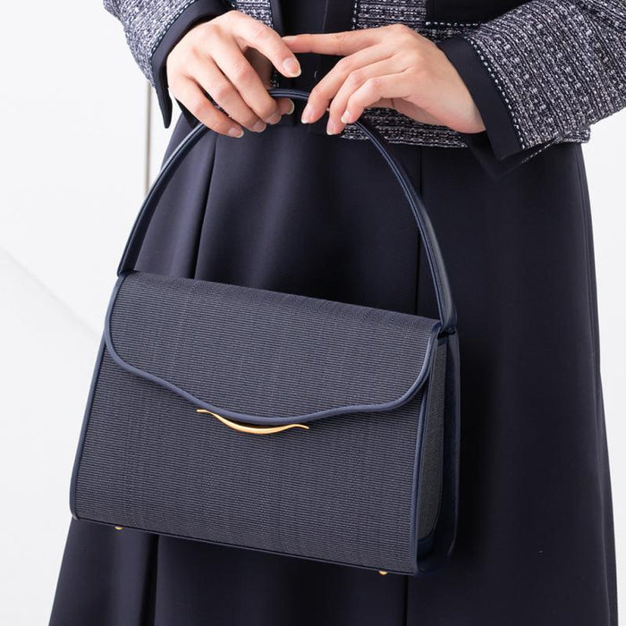 卒園式・卒業式バッグの定番色「ネイビー」の人気バッグは、岩佐のホースヘアバッグ