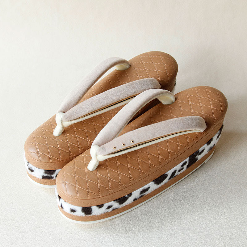 Usakoma Produce Antique Zori Sandals